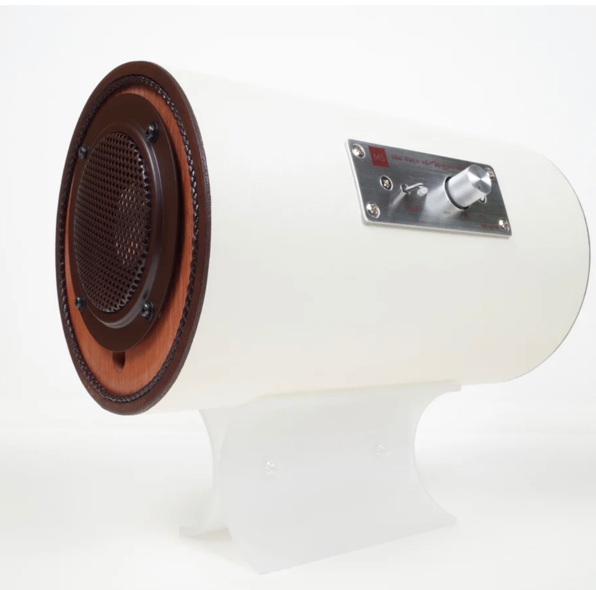 オフホワイトの筒型スピーカー Air White